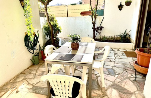 Alvide Cabaña | Cascais Quaint Cottage- Fully Equipped and Furnished Large Studio. Sleeps 2 or 4
