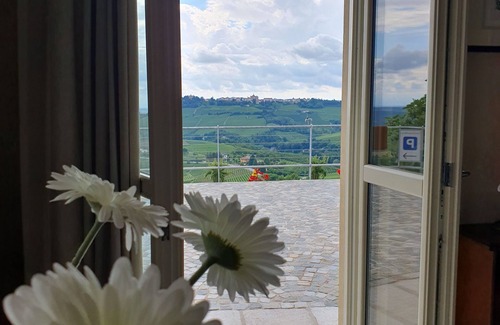 Monforte d'Alba Casa | Cascina Bricco San Pietro room Alman