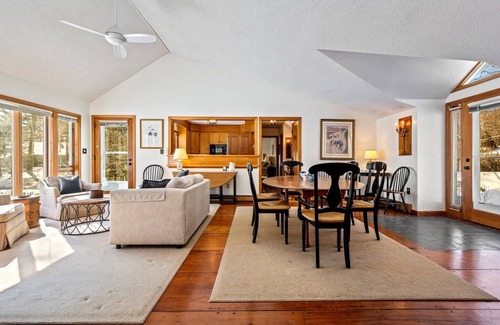 Falmouth Foreside Casa | Casco Bay Classic - Oceanfront, 10MinsToPortland, Private Beach, Seaside Firepit