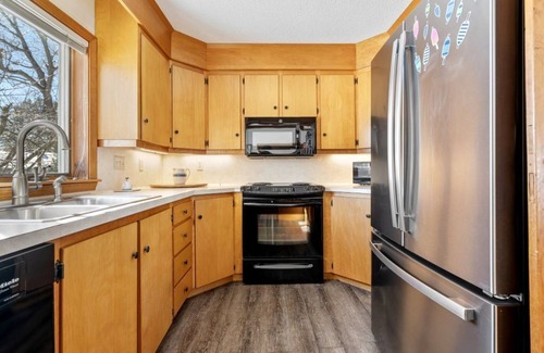 Falmouth Foreside Casa | Casco Bay Classic - Oceanfront, 10MinsToPortland, Private Beach, Seaside Firepit