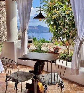 Lipari Casa | Case Quattrocchi - Giardino e Terrazzi con vista Panoramica sul Mare, Etna e Vulcano