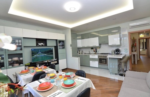 Centro Storico Apartamento | CASERTA DELUXE - EL ELEGANTE APARTAMENTO EN EL CENTRO DE CASERTA ACOGE A 5 PERSONAS
