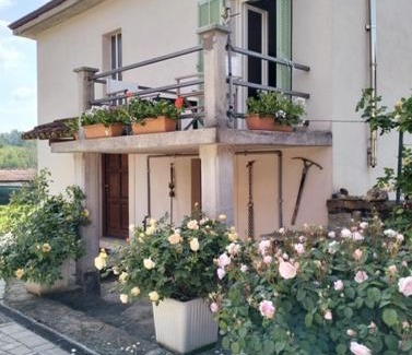 Camerana Casa | Casetta delle rose