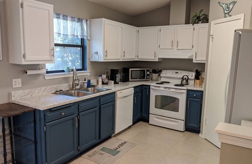 Northeast Pensacola Casa | Hermosa casa, conveniente para I-10, aeropuerto, centro de la ciudad, UWF / PSC, playas y más