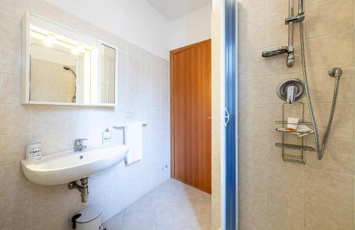 Marina di Grosseto Apartamento | CasGian - 100 mt from the beach, House with garden and Air conditioning