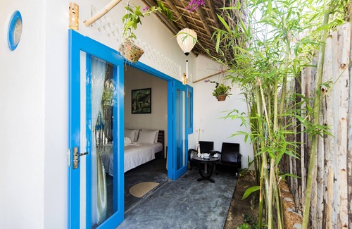 Cam An Hotel | Cashew Tree Bungalow
