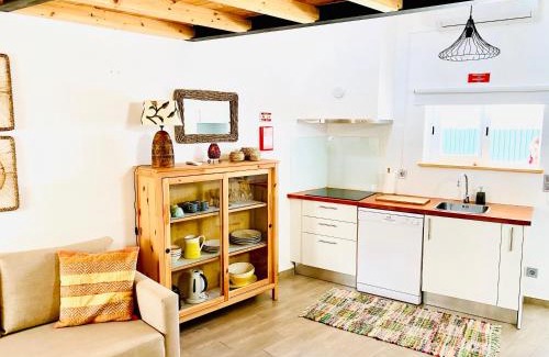 Alfarim Casa | Casinha Azul near Meco Beach
