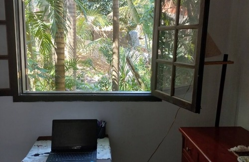 Guaratiba Casa | Casinha Cercada de Verde