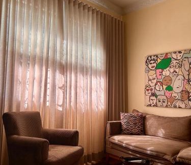 Calafate Apartamento | Casinha do Prado, conforto vintage, ar condicionado