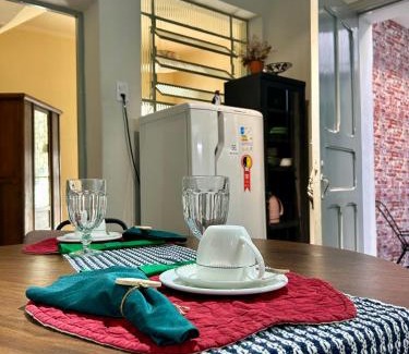 Calafate Apartamento | Casinha do Prado, conforto vintage, ar condicionado