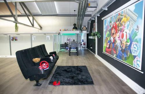 Hoehr-Grenzhausen Casa | Casino Whirlpool-Sauna-Kino-Indoor Basketball