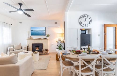 Shoal Bay Casa | Casita, 20 Tomaree Road - great pet friendly property with WiFi & Air Conditioning