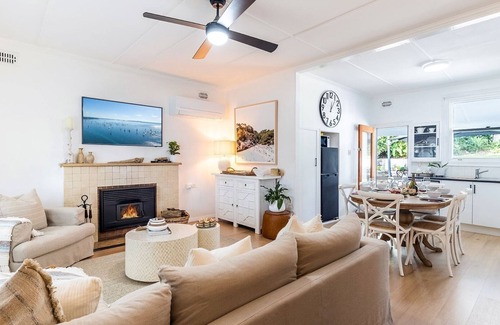 Shoal Bay Casa | Casita, 20 Tomaree Road - great pet friendly property with WiFi & Air Conditioning