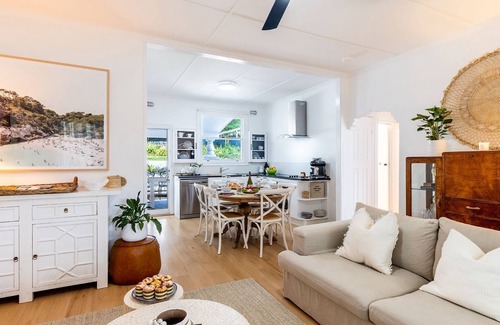 Shoal Bay Casa | Casita, 20 Tomaree Road - great pet friendly property with WiFi & Air Conditioning