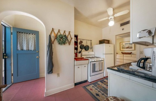 Sam Hughes Casa | Close to U of A / Patio / 1 BR 1 BA / Sam Hughes