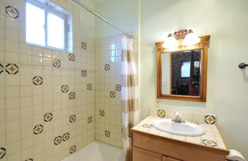 Northeast Santa Fe Casa | Casita Bee, Santa Fe charmer