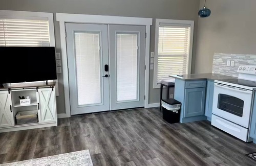 Tyler Cabaña | CASITA BELLA: PRIVATE HOT-TUB, FIREPIT & GRILL.