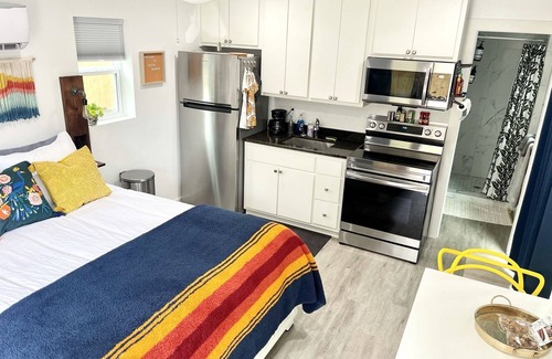 Kerrville Cabaña | Casita Blanca - tiny house in the heart of Kerrville