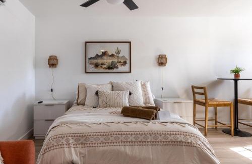 Encanto Casa | Casita Calma Guesthouse Mins to DT & Airport