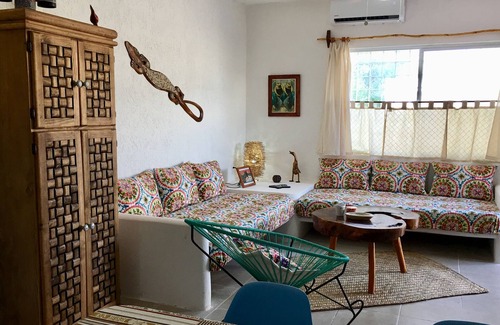 Majahual Casa | Casita Colibri, una casa ecológica con un ambiente vacacional y las comodidades del hogar.