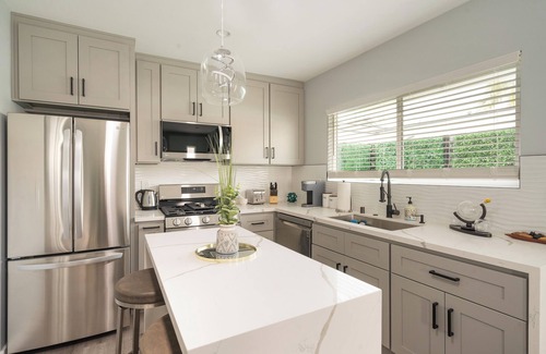Del Aire Casa | Casita CW LAX Studio:Your Gateway to LA Adventures