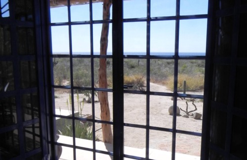 Todos Santos Apartamento | Privacidad junto a la naturaleza, impresionantes vistas al océano y al Mtn y solo 2 lotes de la playa