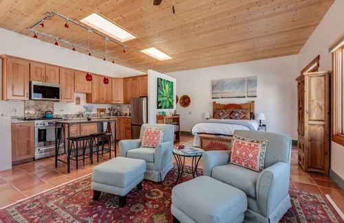 Arroyo Seco Casa | Casita de Vistas - True Desert Sanctuary!