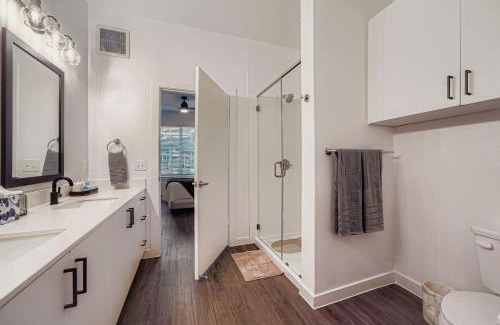 McNeil Apartamento | Casita Lonestar - Sleeps 6 - Wi-Fi and Pool Views