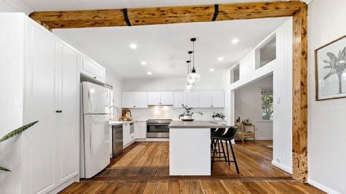 Singleton Casa | Casita - Modern 4 Bedroom Cottage In Heart Of Singleton