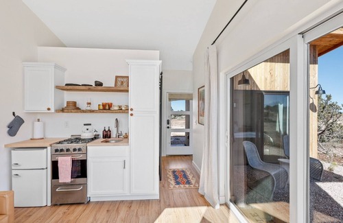 Valle Cabina | Casita Queen bed, private bath and kitchenette