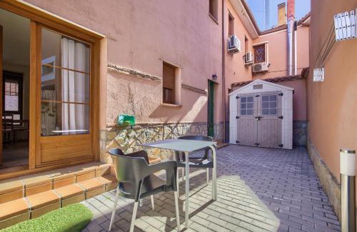 Alcalá de Henares Apartamento | CASONA 44 - Apartamento para 2 con Wifi, AC y Patio Exterior