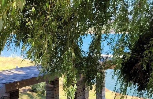 Bajos de Lircay Casa | Casona del lago "Lodge Pehuén Colbún"