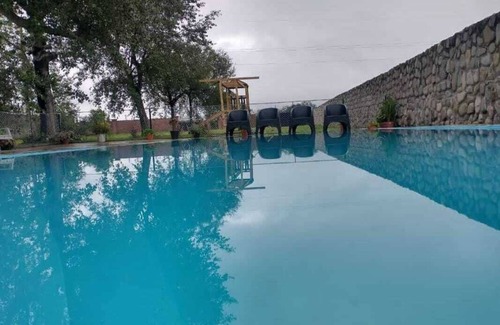 Campo Quijano Cabaña | Casona Las Lechuzas Casa de campo con vistas a los cerros