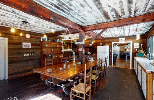 Clarksville Casa | Cass Hill Farmhouse Escape