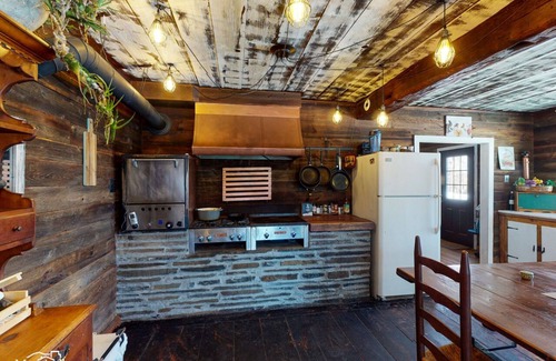 Clarksville Casa | Cass Hill Farmhouse Escape