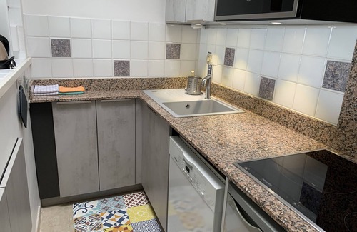 Cassis Apartamento | Cassis, Apartment with terrace, sea and cliff views. Private parking, Wifi.