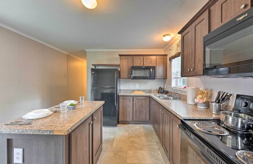 Cassopolis Cabina | Cassopolis Cabin: On-Site Boating & Fishing!
