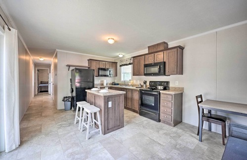Cassopolis Cabina | Cassopolis Cabin w/ Lake & Fishing Access!