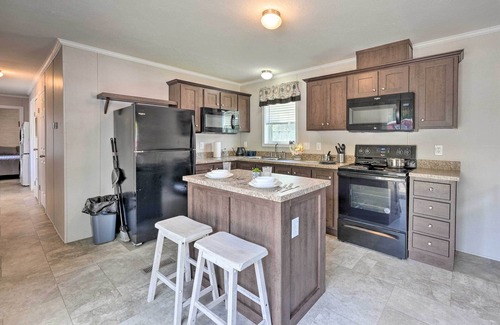Cassopolis Cabina | Cassopolis Cabin w/ Lake & Fishing Access!