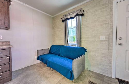 Cassopolis Casa | Cassopolis Cabin with On-Site Fishing Pier!