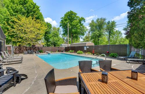 Cassopolis Casa | Cassopolis Vacation Home - Walk to Diamond Lake!