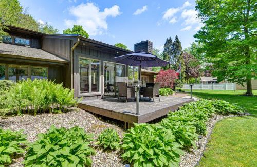 Cassopolis Casa | Cassopolis Vacation Home - Walk to Diamond Lake!