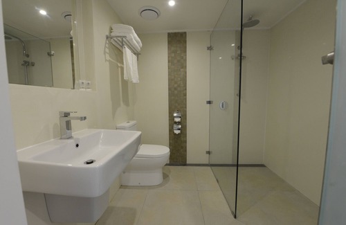Kiunga Hotel | Cassowary Hotel