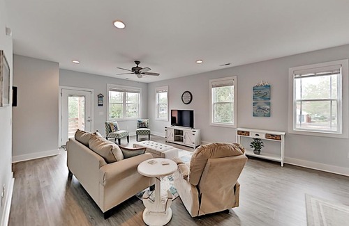 Tranquil Harbour Casa | Cast A Waves