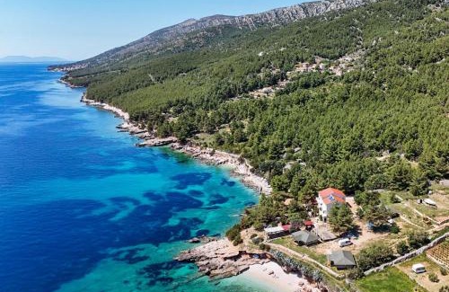 Jelsa Complejo | Cast Away - Eco Resort