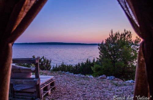 Jelsa Complejo | Cast Away - Eco Resort