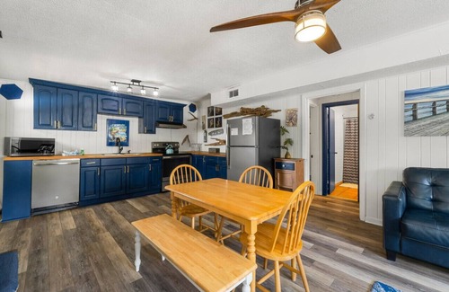 Laguna Beach Condominio | Castaway Cottage|Laguna Beach|Pet Friendly|Steps to Beach