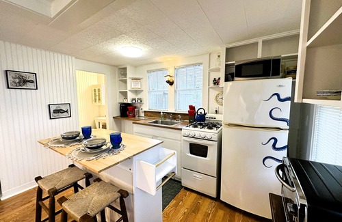 Campground Landing Cabaña | Castaway Cottage on the bay~Dog Friendly Too!