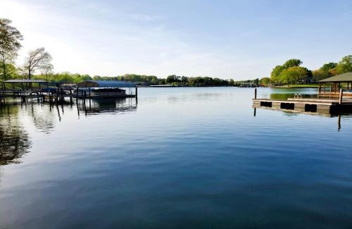 Lake Norman of Catawba Casa | Castaway Cove -Lake Norman Waterfront Home with Private Dock