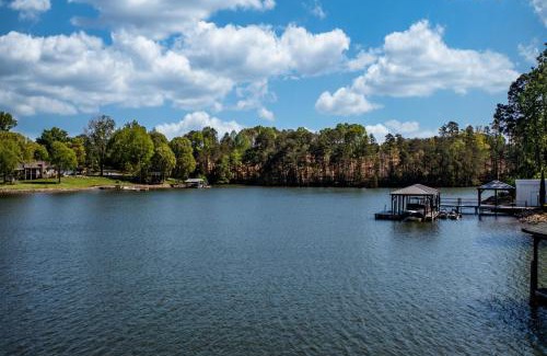 Lake Norman of Catawba Casa | Castaway Cove -Lake Norman Waterfront Home with Private Dock